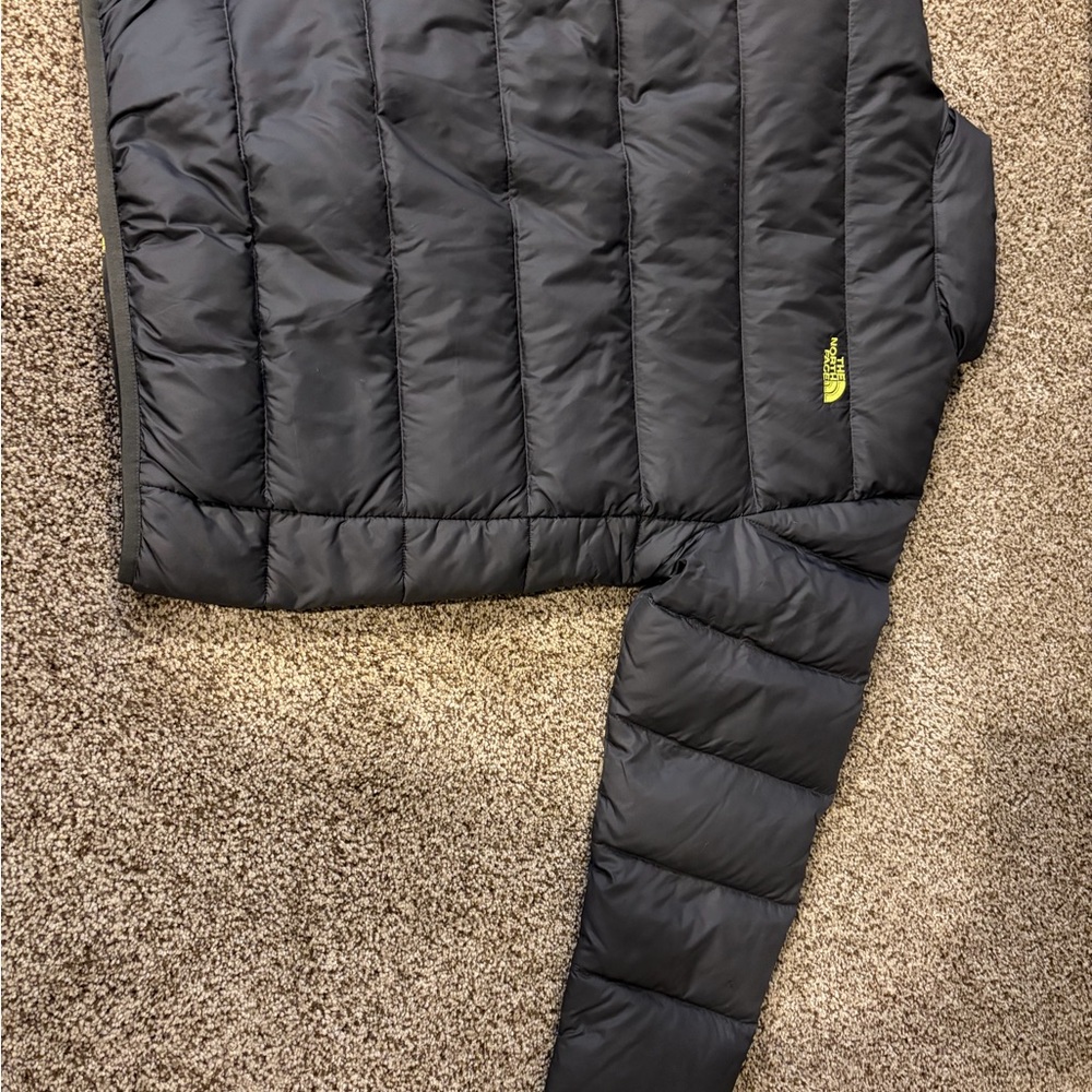 The North Face Kids Puffer Jacket - 550 insulation Gray w/ Neon Yellow - Picture 2 of 5